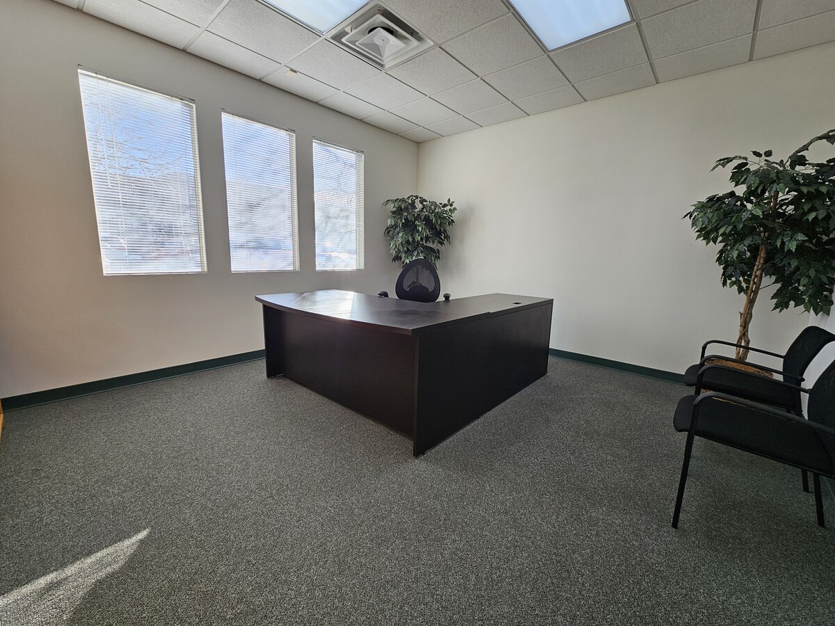 2220 S Fraser St, Aurora, CO 80014 - Unit 4 - - Interior Photo - Image 2 of 6