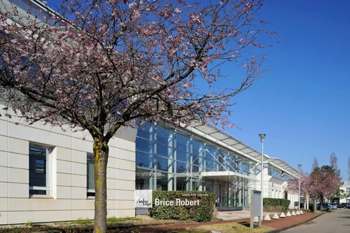 1 Rue Jacques Monod, Bron à louer Photo du bâtiment- Image 1 de 9