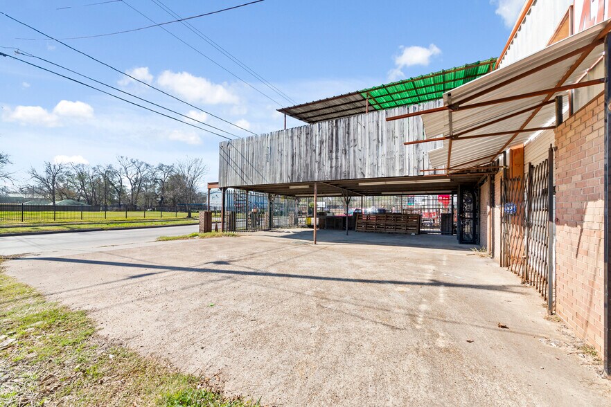 4713 E Tidwell Rd, Houston, TX à vendre - Photo du bâtiment - Image 3 de 21