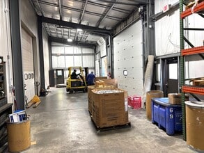 38 Lancaster Dr, Beacon Falls, CT à vendre Photo intérieure- Image 1 de 11