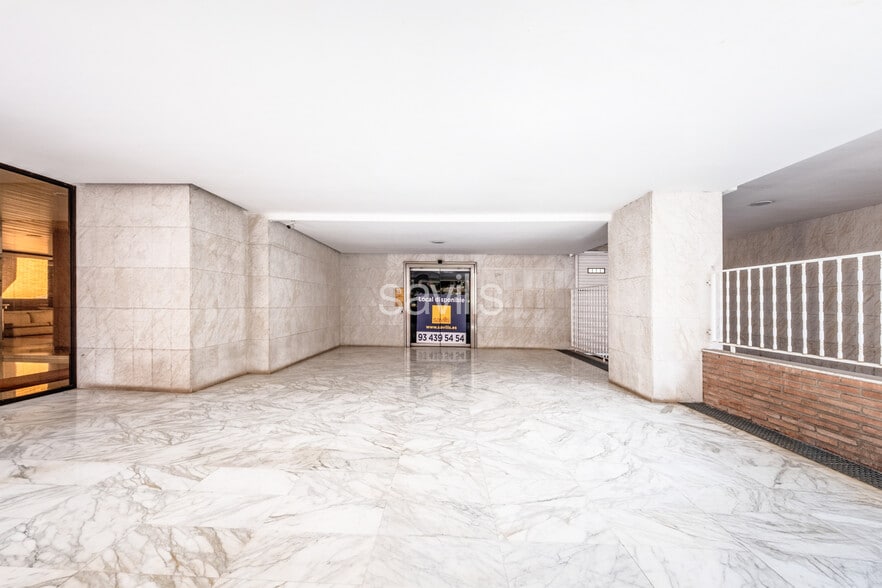 Retail in Barcelona, Barcelona for lease - Interior Photo - Image 2 of 4