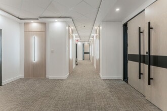 501-507 Pl d'Armes, Montréal, QC à louer Photo du bâtiment- Image 2 de 11