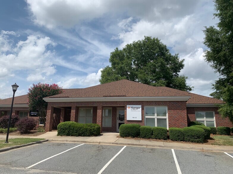 701 E Roosevelt Blvd, Monroe, NC à louer - Photo du bâtiment - Image 2 de 5