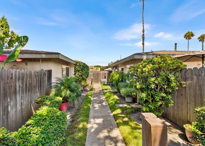 10762-17104 B Ln, Huntington Beach, CA for sale - Building Photo - Image 3 of 8