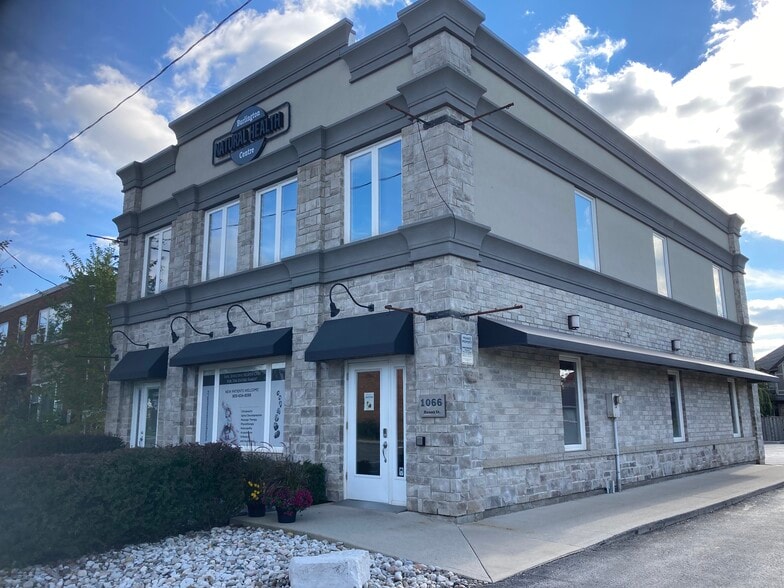 1066 Brant St, Burlington, ON for sale - Building Photo - Image 2 of 14