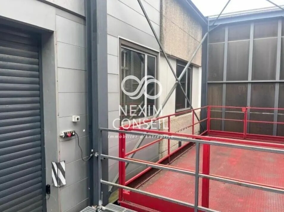Office/Retail in Nanterre for lease Interior Photo- Image 1 of 2