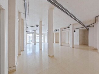 Plus de détails pour Multi-résidentiel à vendre