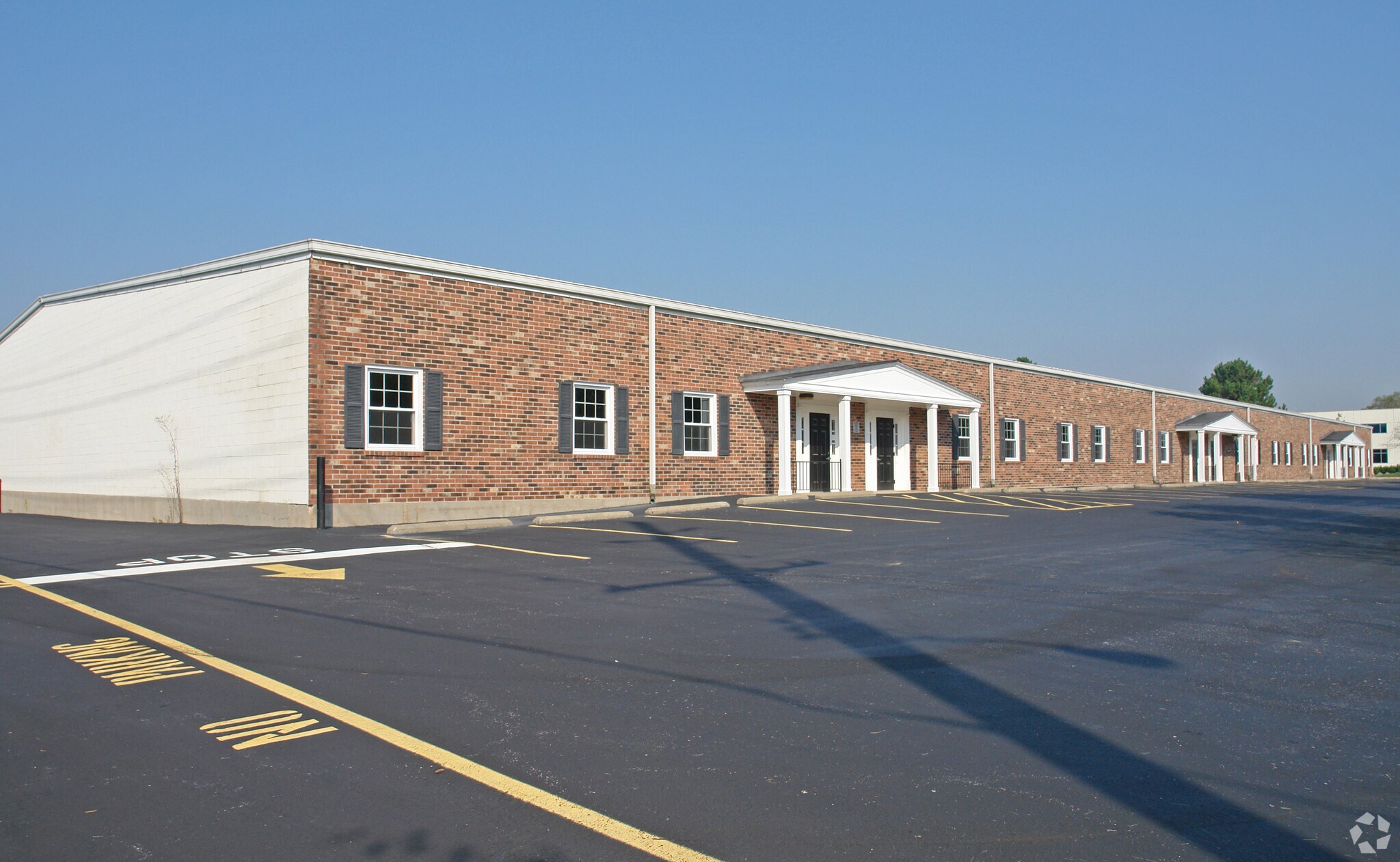 1581-1599 Fenpark Dr, Fenton, MO à vendre Photo principale- Image 1 de 9