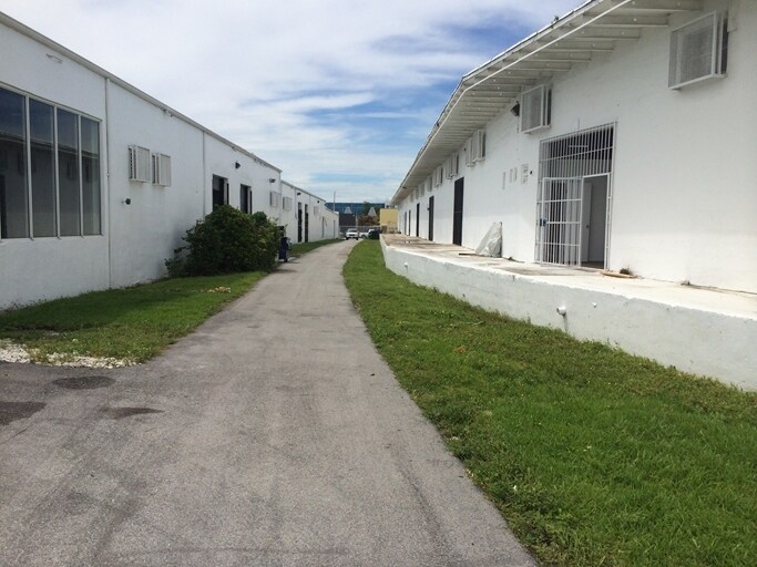 301-395 NE 59th St, Miami, FL for lease - Building Photo - Image 2 of 26