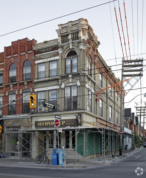 652 Queen St W, Toronto, ON à louer - Photo du bâtiment - Image 3 de 6