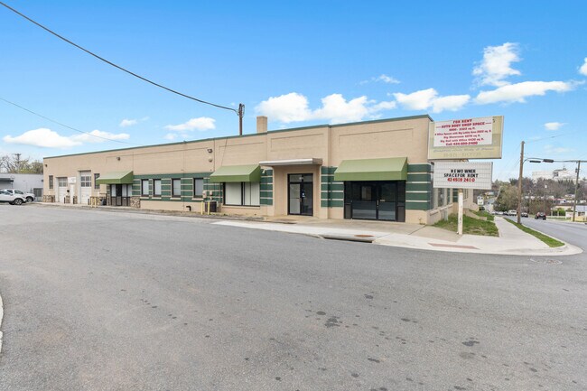 Plus de détails pour 1811 Memorial Ave, Lynchburg, VA - Bureau/Commerce de détail, Commerce de détail à louer