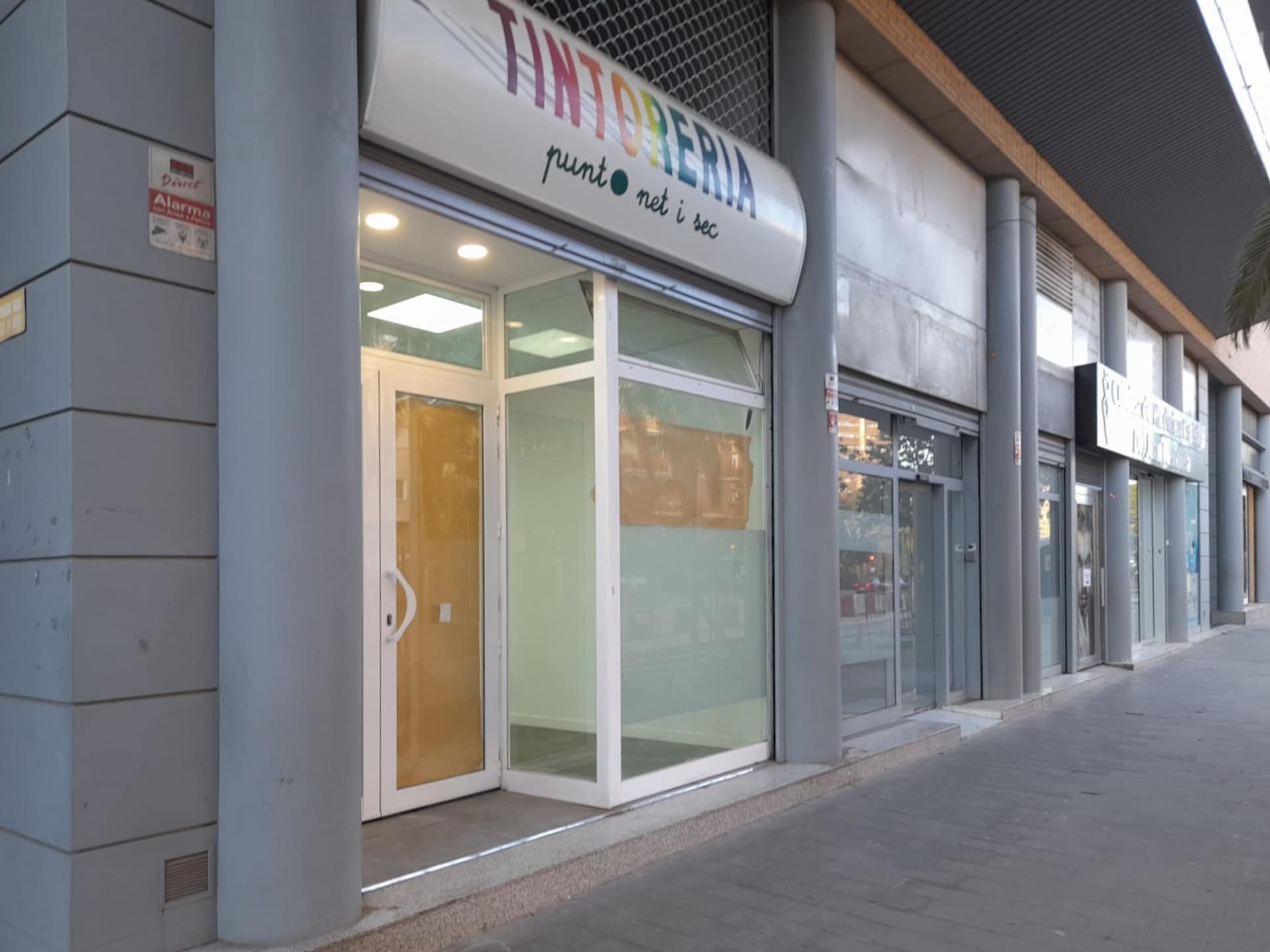 Retail in Esplugues de Llobregat, Barcelona for lease Interior Photo- Image 1 of 7