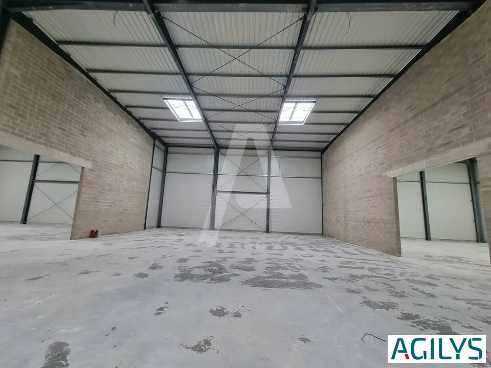 Flex in Saint-Michel-sur-Orge for lease Building Photo- Image 1 of 8