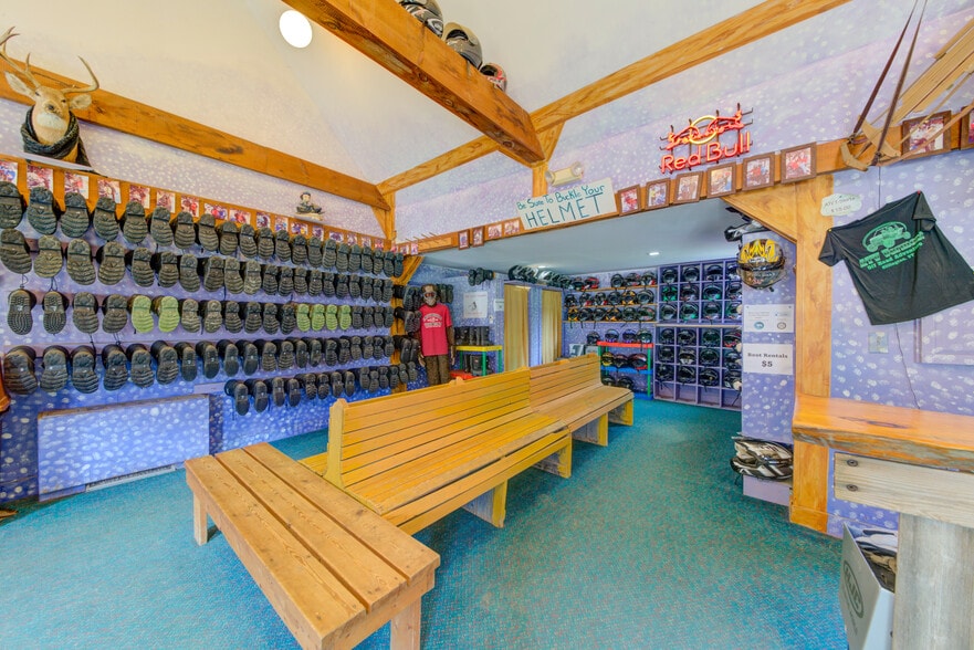 170 Vermont Route 100, Bridgewater Corners, VT for sale - Interior Photo - Image 3 of 33