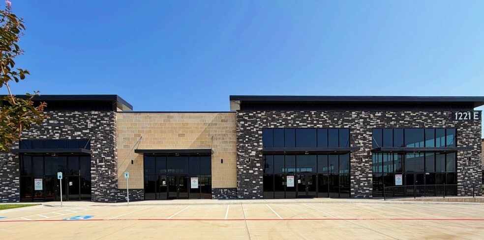 1221 E University Dr, Prosper, TX for lease - Building Photo - Image 3 of 16