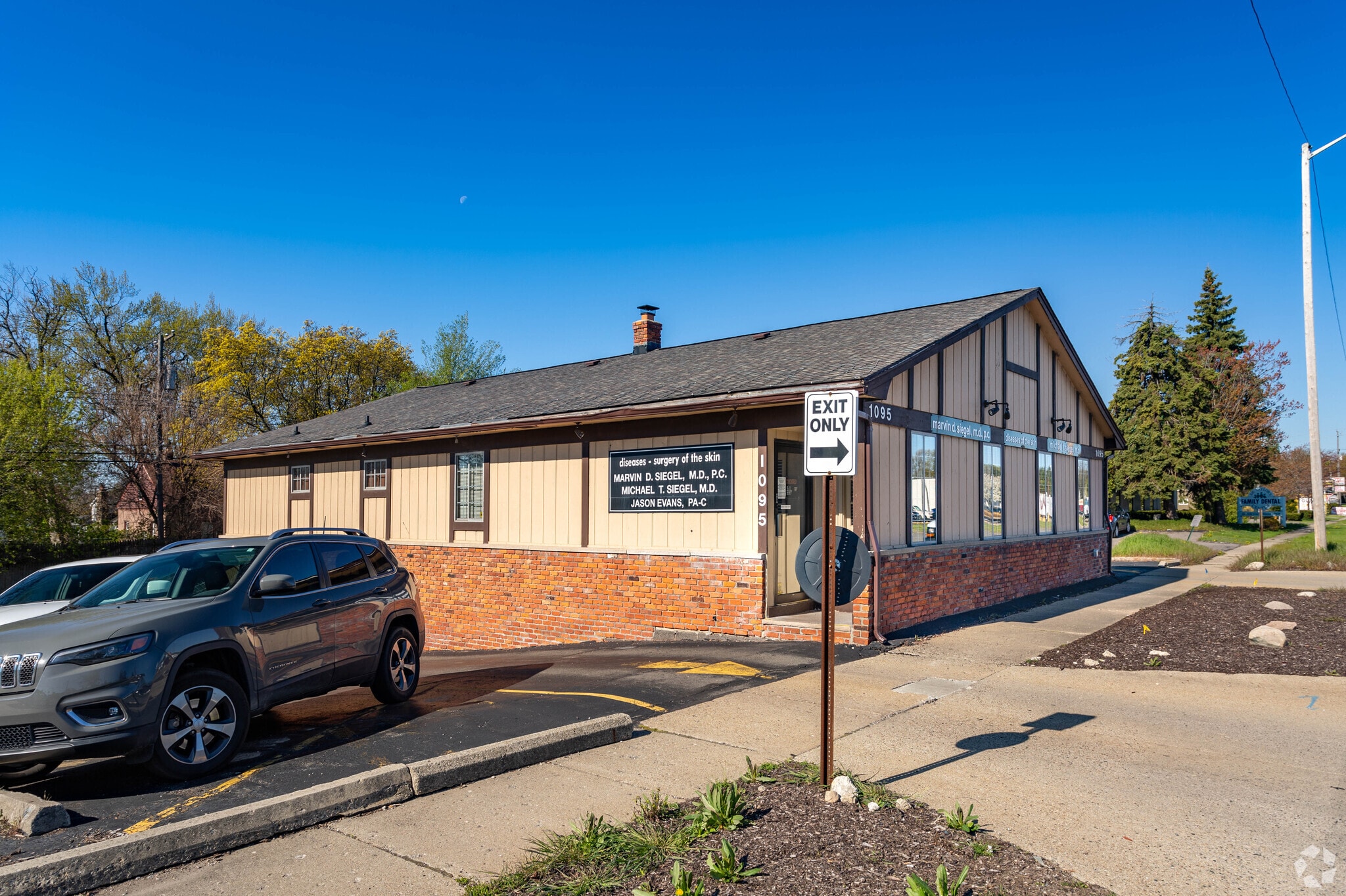 1095 W Huron St, Waterford, MI for lease Primary Photo- Image 1 of 2
