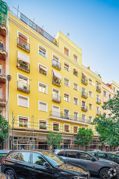 Immeuble residentiel dans Madrid, Madrid à vendre - Photo principale - Image 1 de 1