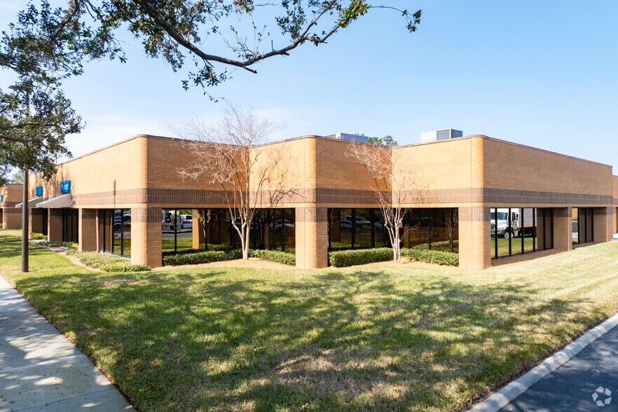 10500 University Center Dr, Tampa, FL for sale - Building Photo - Image 2 of 31