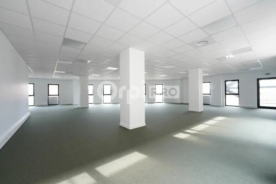 Office in Montluel for sale - Interior Photo - Image 1 of 10