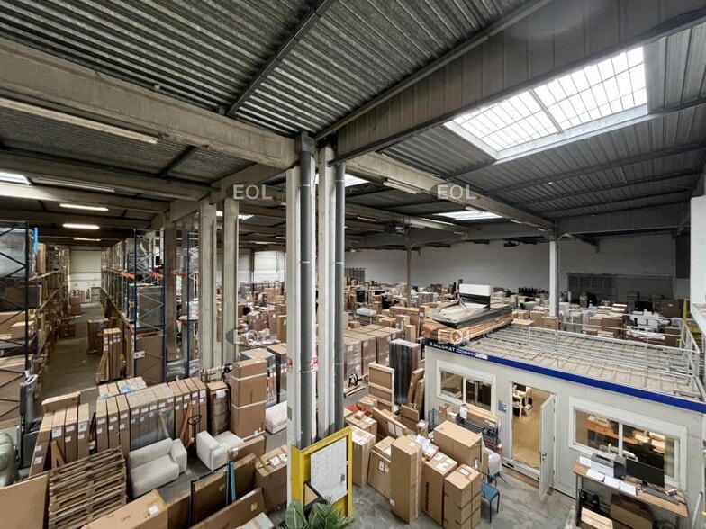 Industrial in Épône for lease - Interior Photo - Image 3 of 9