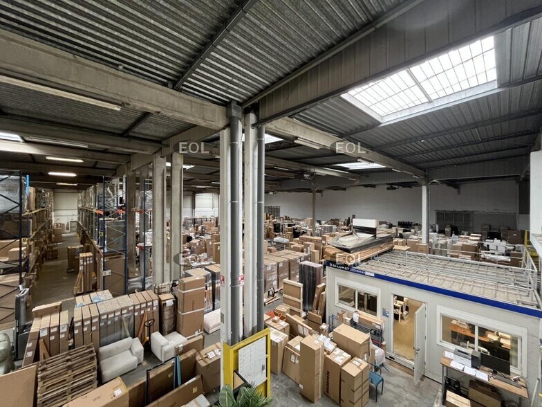 Industriel dans Épône à louer - Photo du bâtiment - Image 3 de 9