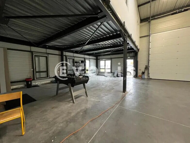 8 Impasse Du 24 Août 1944, Corbas for lease - Interior Photo - Image 3 of 8