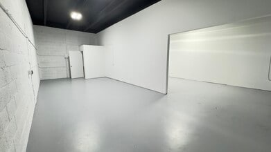 5000 Lake Worth Rd, Lake Worth, FL à louer Photo intérieure- Image 2 de 7