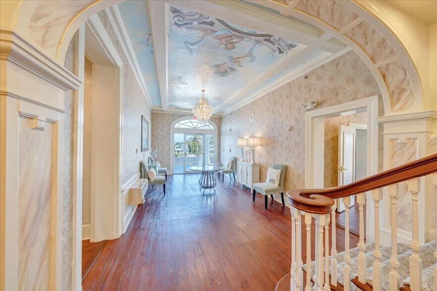 812 E Main St, Bedford, VA à vendre - Photo du bâtiment - Image 3 de 92