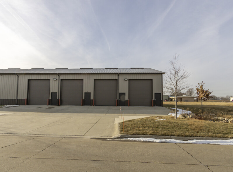 2933 Geraldine Rd, Waterloo, IA for lease - Building Photo - Image 2 of 5