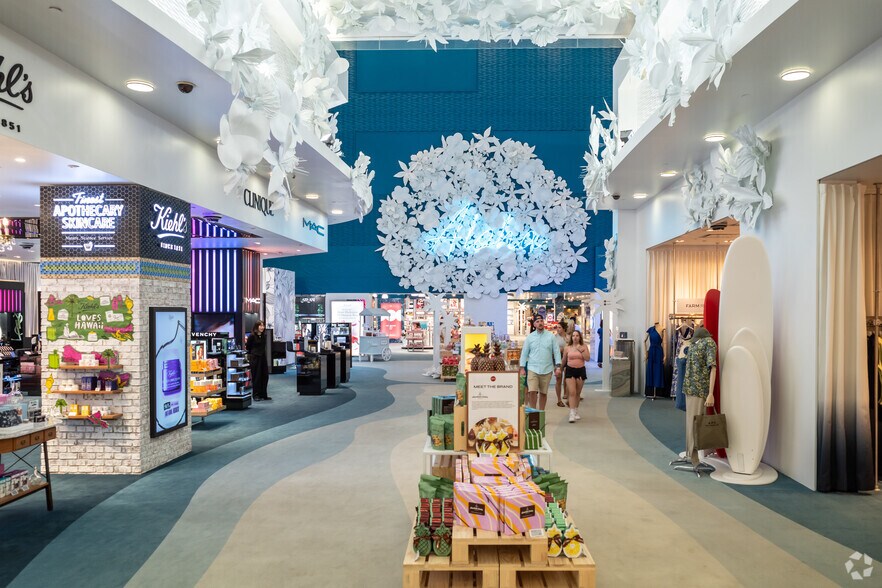 2222 Kalakaua Ave, Honolulu, HI à louer - Photo du bâtiment - Image 3 de 4