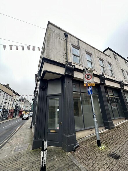 Commercial St, Pontypool à vendre - Photo du bâtiment - Image 3 de 34