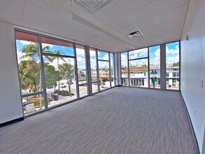 302 E Atlantic Ave, Delray Beach, FL à louer Photo intérieure- Image 2 de 5