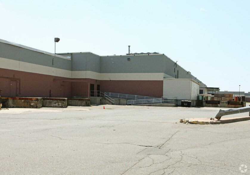 934-940 Silver Ln, East Hartford, CT for lease - Building Photo - Image 2 of 12