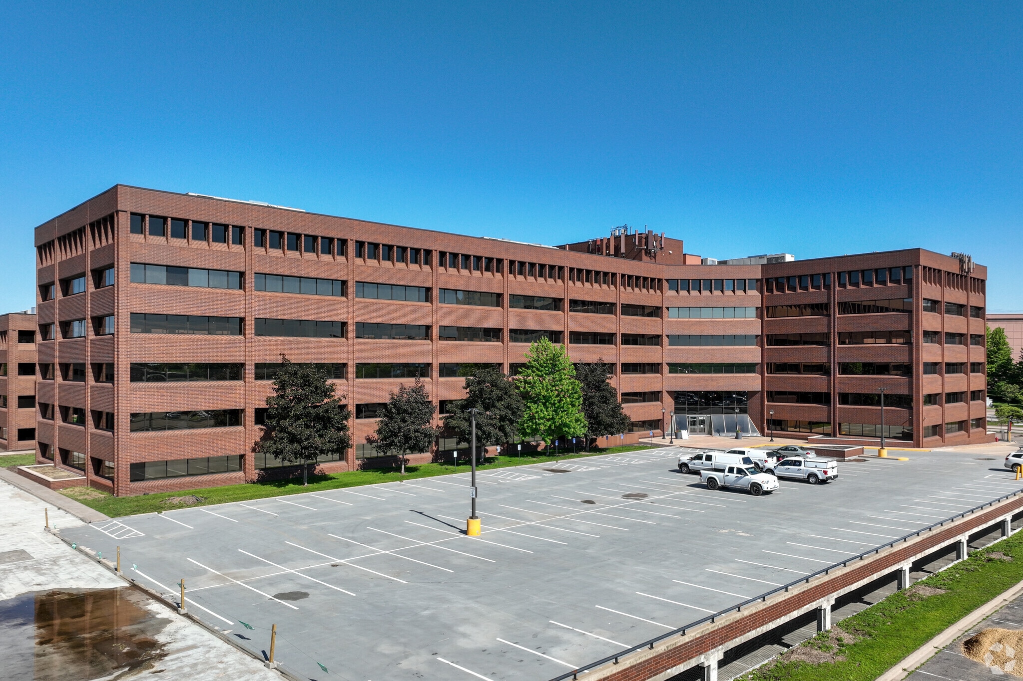 2051 Killebrew Dr, Bloomington, MN à vendre Photo principale- Image 1 de 17