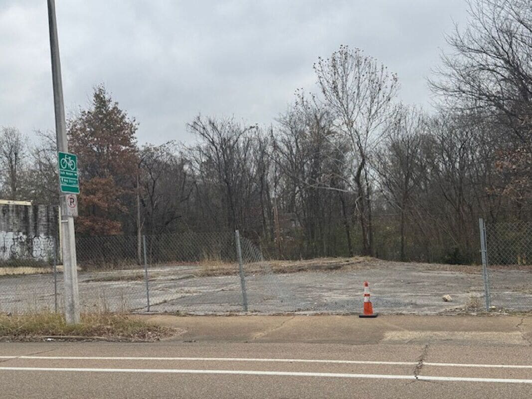 583 E.H.Crump blvd, Memphis, TN for sale Primary Photo- Image 1 of 2