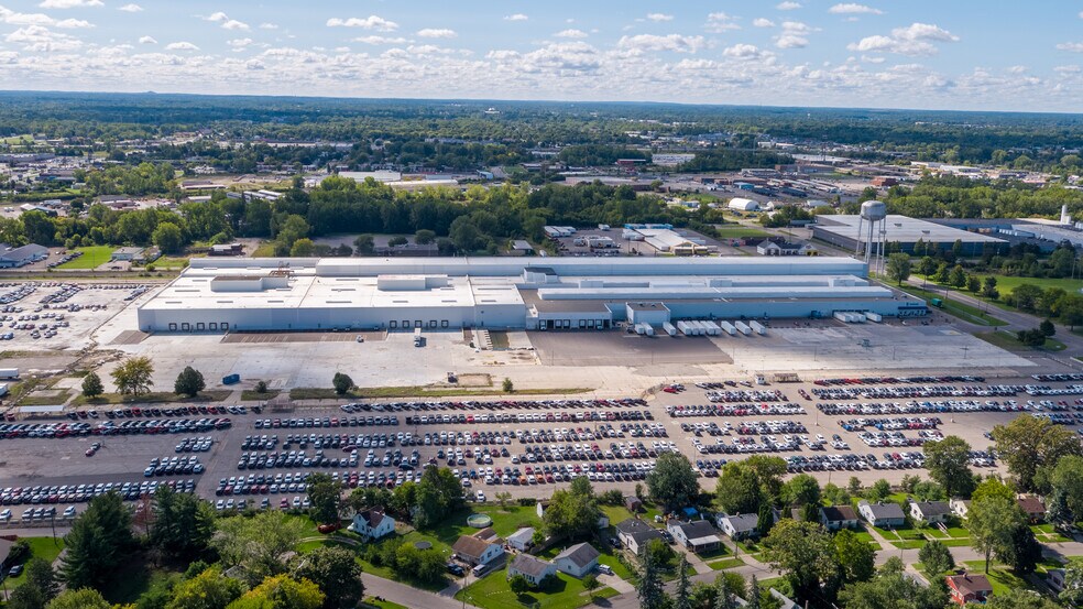 1101 N Center Rd, Flint, MI à louer - Photo du bâtiment - Image 2 de 10