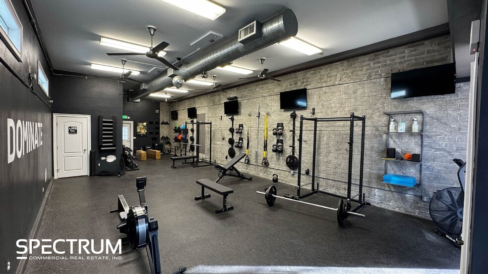 2707 W Burbank Blvd, Burbank, CA for lease - Building Photo - Image 3 of 14