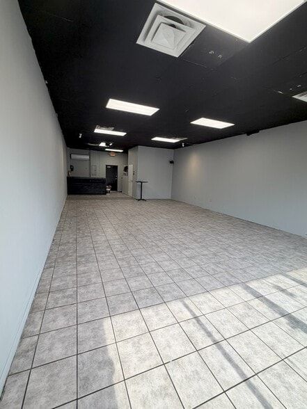 1501-1535 Fortune Retail Ct, Kissimmee, FL for lease - Interior Photo - Image 3 of 6