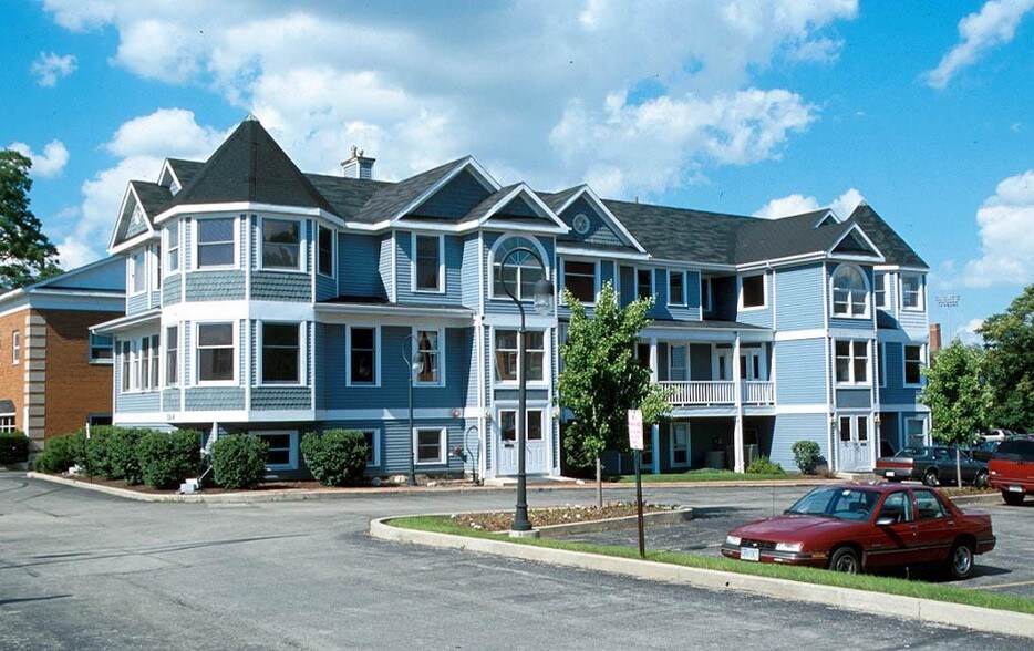 564 S Washington St, Naperville, IL à louer - Photo du bâtiment - Image 1 de 17