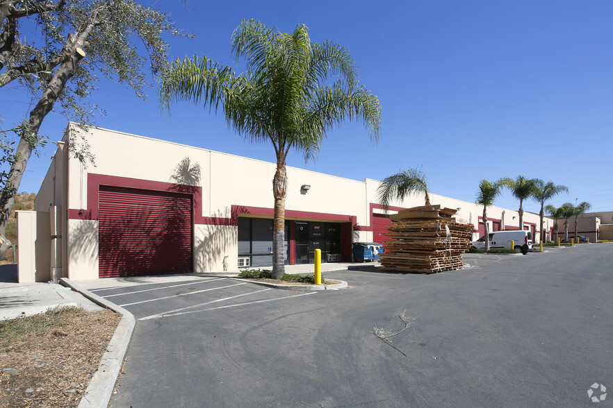 18630 Collier Ave, Lake Elsinore, CA for lease - Primary Photo - Image 2 of 11