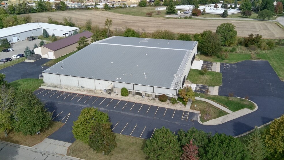 1205-1227 Barberry Dr, Janesville, WI for sale - Building Photo - Image 3 of 37