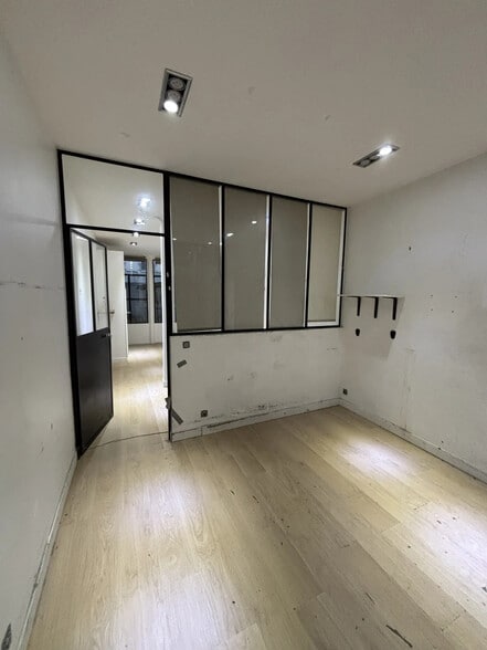 3 Avenue Parmentier, Paris for lease - Interior Photo - Image 3 of 14