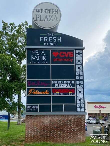 4320 Kingston Pike, Knoxville, TN à louer - Photo du bâtiment - Image 2 de 23