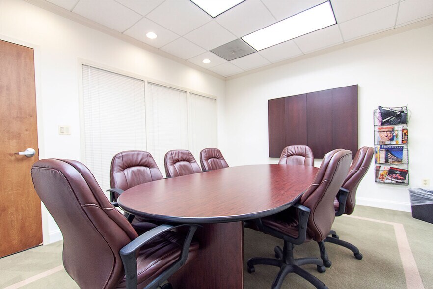 390 Amwell Rd, Hillsborough, NJ à louer - Photo intérieure - Image 2 de 14