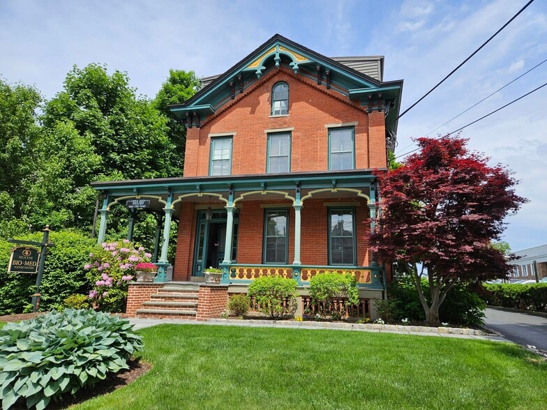 4 Main St, Flemington, NJ for lease - Building Photo - Image 1 of 13