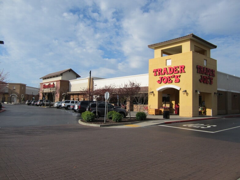 9600-9688 Bruceville Rd, Elk Grove, CA for lease - Building Photo - Image 2 of 5