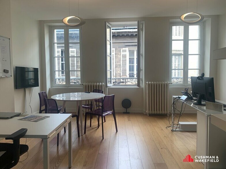 Office in Bordeaux for lease - Building Photo - Image 2 of 7