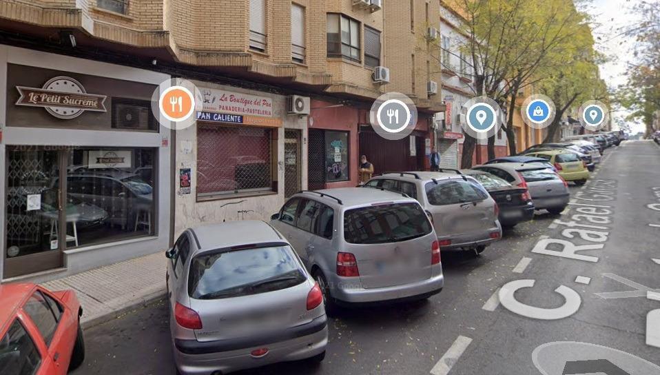 Retail in Cáceres, Cáceres for lease Building Photo- Image 1 of 2