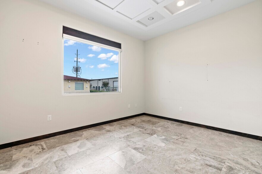 25329 Budde Rd, The Woodlands, TX à vendre - Photo intérieure - Image 3 de 13