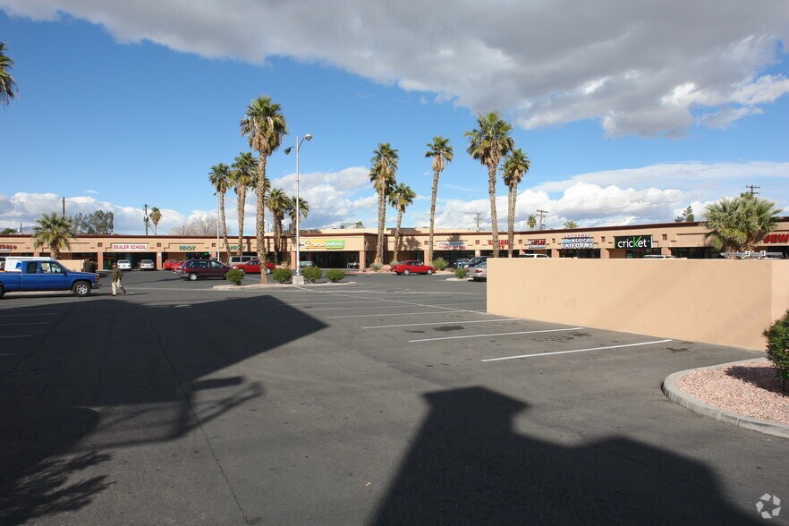 1205 E Sahara Ave, Las Vegas, NV à louer - Photo du bâtiment - Image 2 de 6